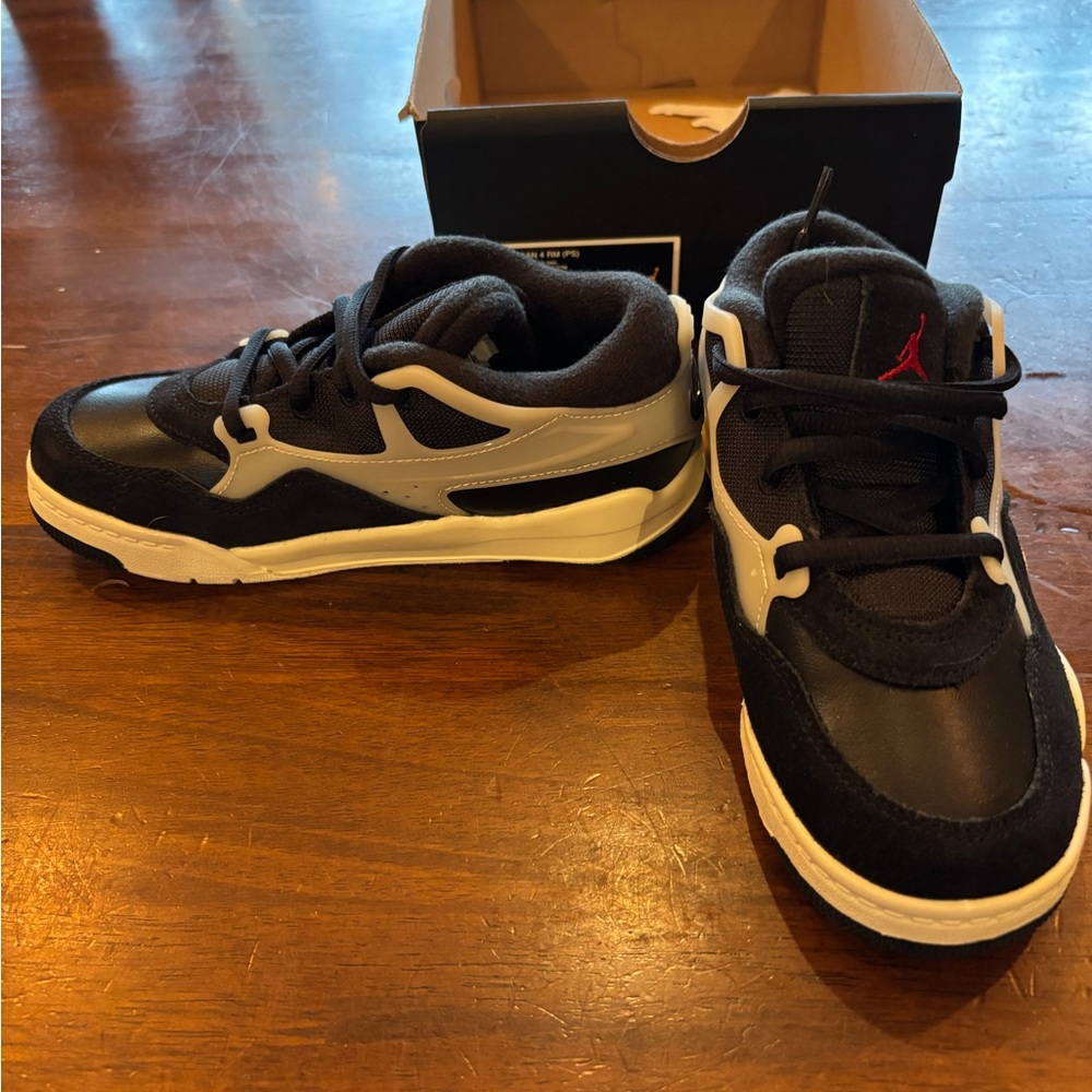 NWT Nike Kids Sneakers - Black and grey